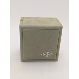 Green Van Cleef and Arpels Suede Earring Empty Box in Excellent Condition